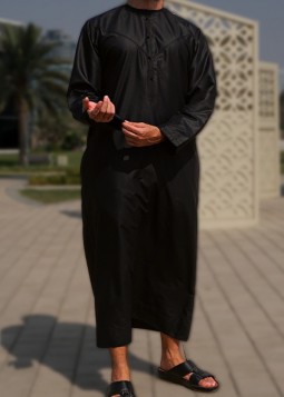 Emirati Zwart "Platinum" van Custom Qamis