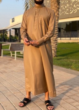 Saudi Olijfbruin "Cashmere" van Custom Qamis