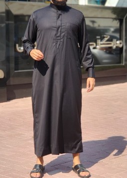 Saudi Zwart "Cashmere" van Custom Qamis